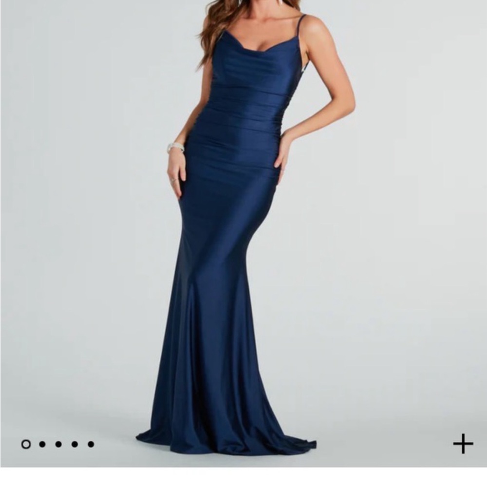 Elegant Navy Blue Evening Gown